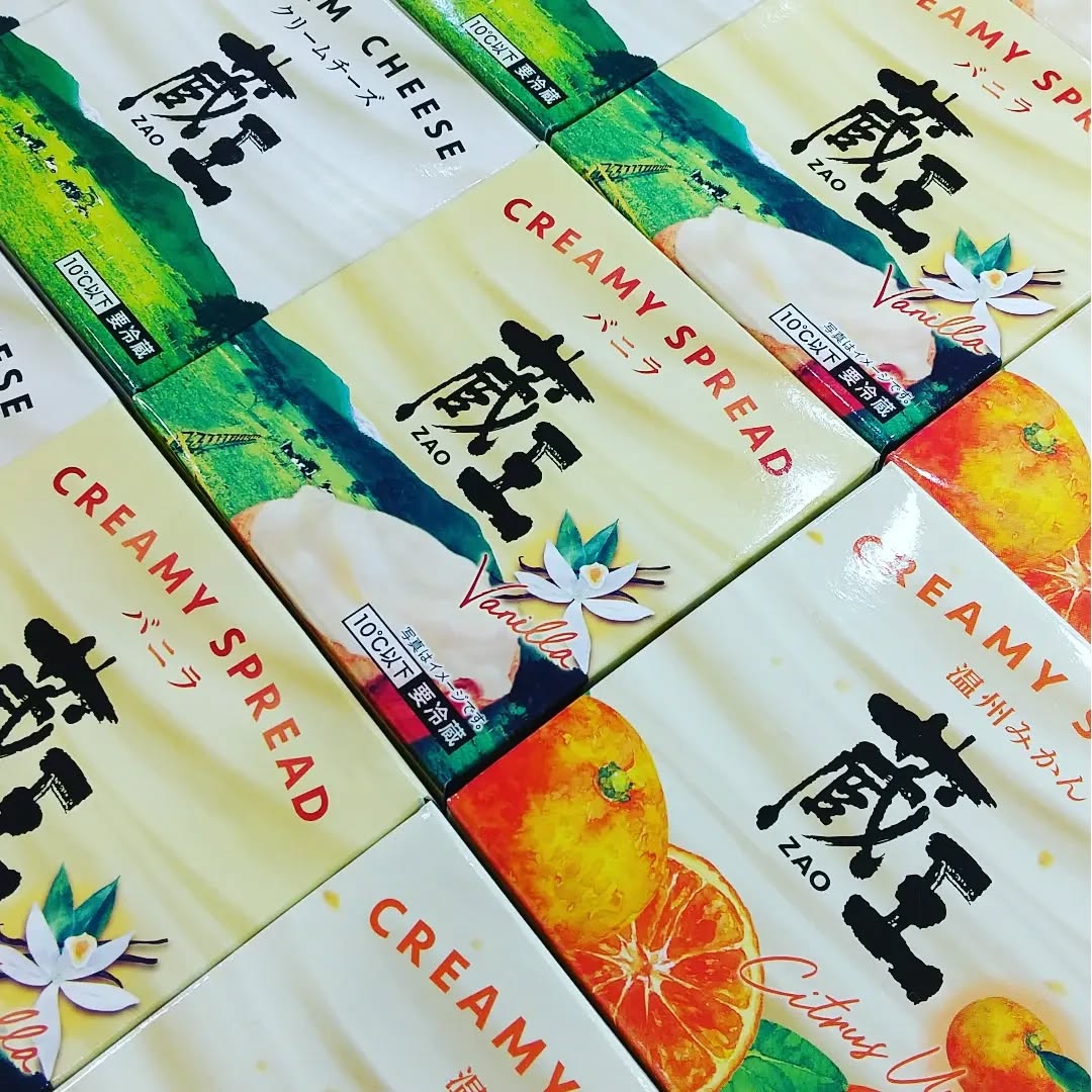 宮城フェア開催中！

おすすめ商品のご案内です

『蔵王クリームチーズ・クリーミースプレッド』

蔵王の生乳のやさしい美味しさとまろやかな味わいが特徴です

食パンやクラッカーにつけて食べるのがおすすめです
クリーミーなコクと甘味がとっても美味しいです

是非一度ご賞味ください！
皆様の御来店お待ちしております