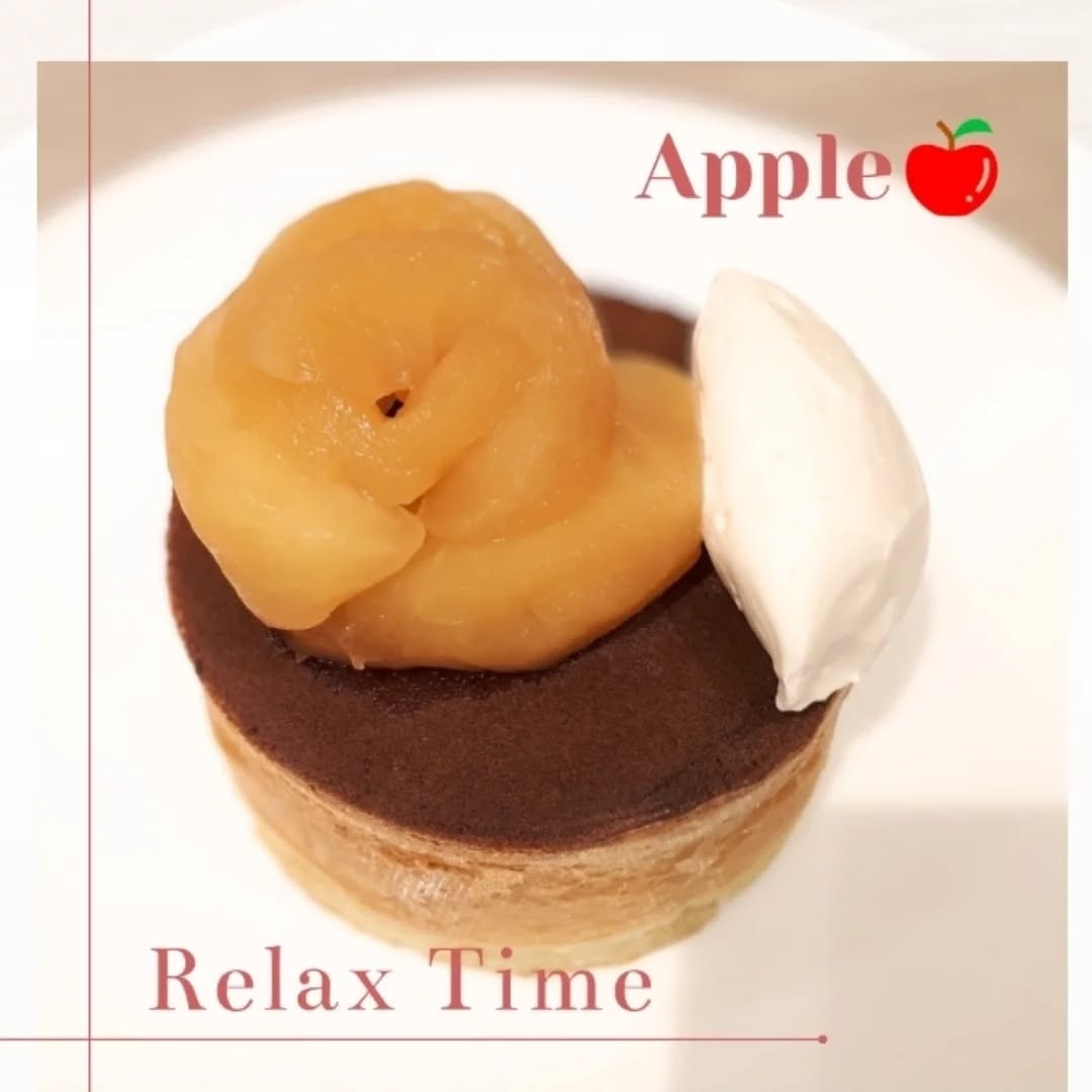 こんにちは
です！

おすすめ季節のパンケーキは
りんご

コンポートしてカラメル味のシャンティを添えてます。

そしてりんごスムージーも販売中！
美容と健康にもおすすめです️