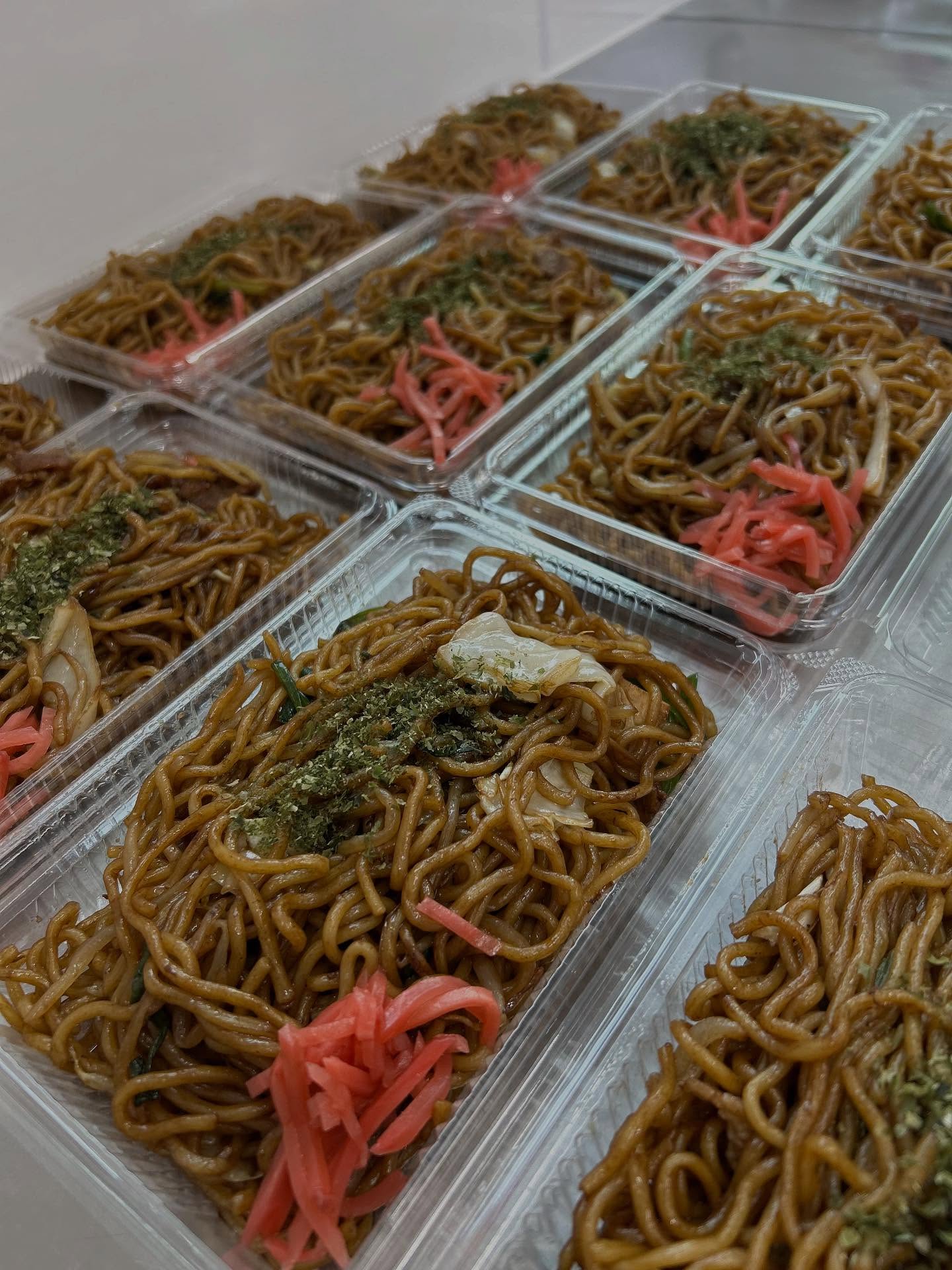 こんにちは
#どまんなかたぬま　のどまんなかたぬまデリカからお知らせです
本日からしばらくの間、
デリカをお休みさせて頂きます。
焼きそばや焼売を楽しみにしていたお客様、
大変申し訳ございません
10月中旬（未定）まで、お休みさせて頂きます。
再開した時は、また宜しくお願い致します