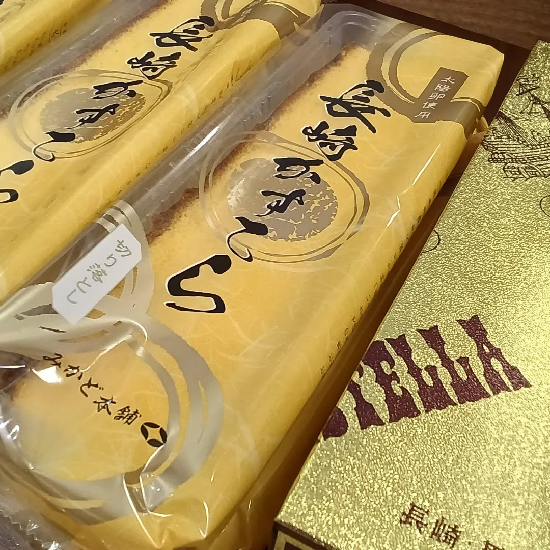 こんにちは

ただいま、長崎フェア開催中️

人気商品ベスト３

①位　カステラ　→さすが長崎️写真左側が切り落としカステラ。お家で食べるには最適。右側の金の包装紙が箱のカステラ。贈答用にいかがですか？

②位　丸ぼうろ　→甘食みたいな感じ。甘食よりしっとり感があります。牛乳やカフェオレと一緒にいかがでしょうか？

③位　よりより　→中華菓子（中国のかりんとう）長崎では形そのままに「よりより」と呼ばれています。
こちらのよりより。少々、歯ごたえがあり食感がいいんですこれがクセになる美味しさ️

ぜひ、お買い物に来てください
お待ちしております

#栃木県　 #佐野市　 　 #どまんなかたぬま　
#彩り館　 #長崎　 #長崎フェア　 #お菓子　　
#カステラ　 #丸ぼうろ　 #よりより　
#お土産　