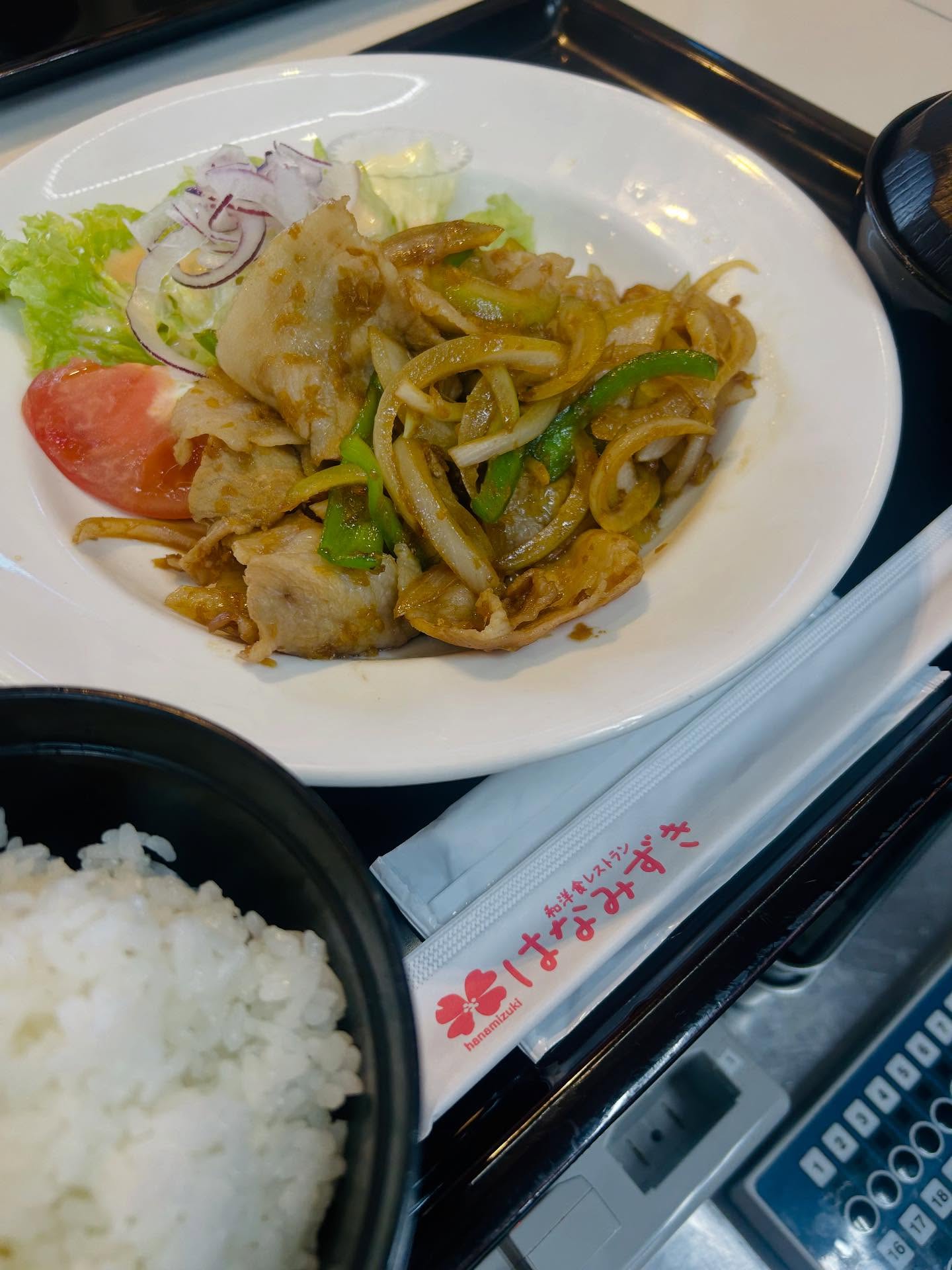 こんにちは
のはなみずきより
定食のご紹介です！
定食の定番！【 】
玉ねぎたっぷりと刻み生姜が
相性バッチリ
女性にも大人気！
是非、どうぞ♪