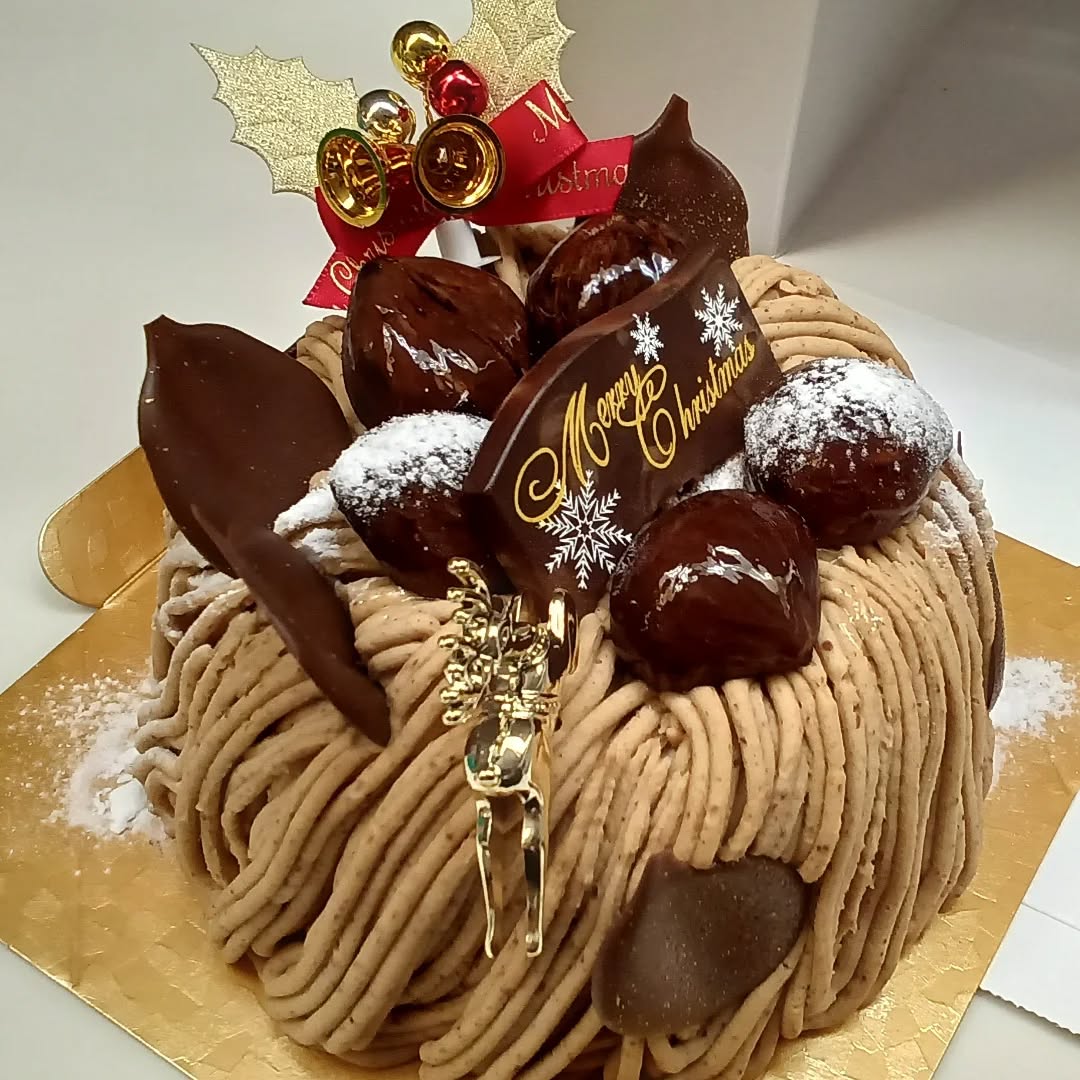 こんばんは
クリスマスは、いかがお過ごしですか？

こちらは、グリンデルベルグの、モンブランケーキです。
道の駅どまんなかたぬまに、後、２台あります。

栗の美味しさが、口いっぱいに広がり、幸せな気持ちになれる、クリスマスケーキです️

ぜひ、お試し下さい️

#道の駅　どまんなかたぬま