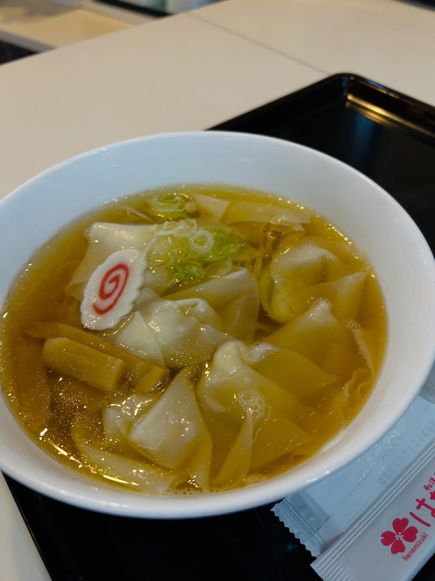 こんにちは
どまんなかたぬま　はなみずきです。
寒い日は、佐野ラーメン
本日は、【ワンタンメン】をご紹介♪
心も体も温まります
是非、どうぞ♪