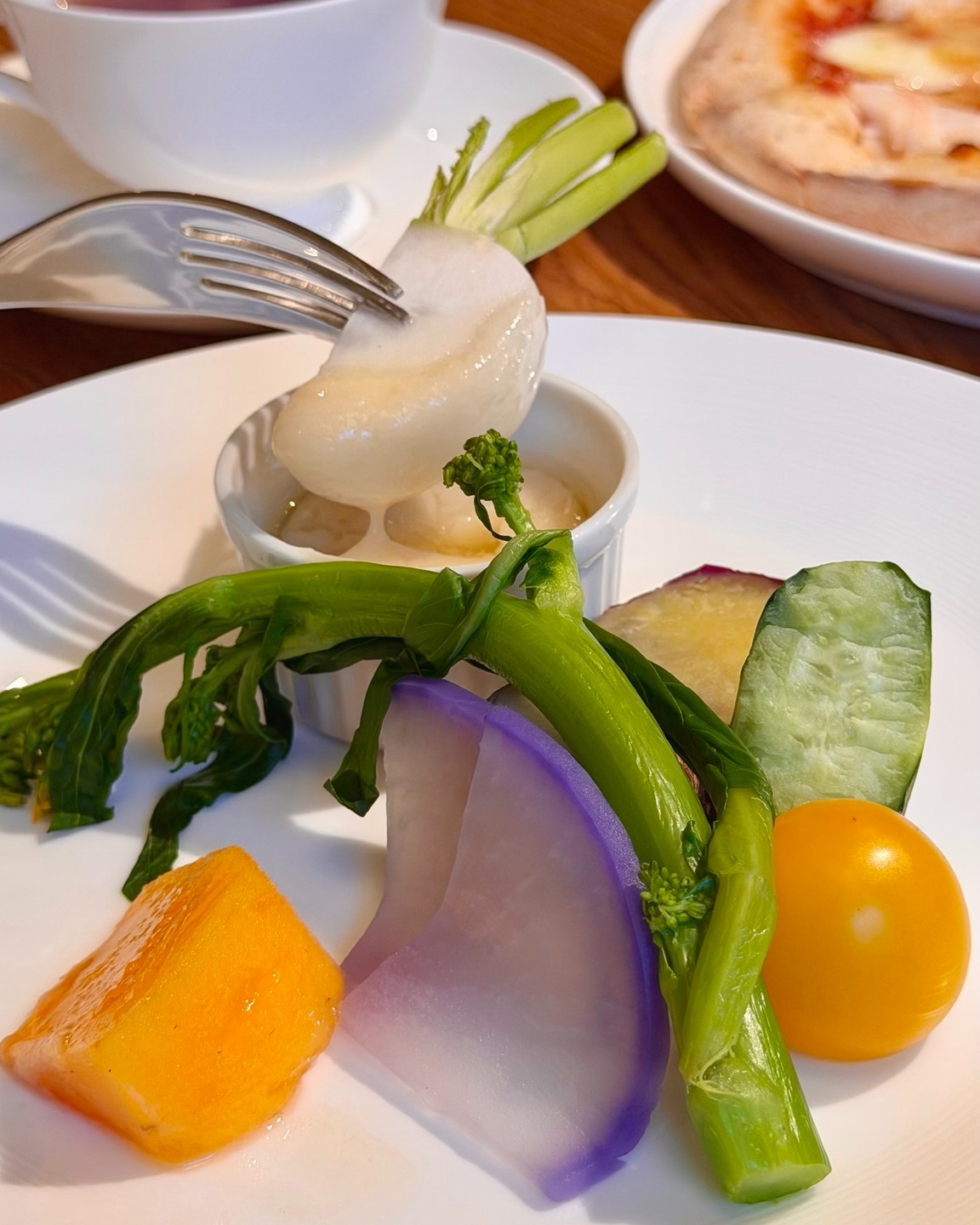 こんにちは!
道のイタリアンタヌマンマです!
3連休中日も 11:00~ 元気に営業致します!
パスタやデザートは勿論の事、佐野野菜が主役のバーニャカウダーも好評のお声を多数頂いており、嬉しい限りです!
地元佐野の野菜を中心に、色・食感・甘みを楽しめる当店のバーニャカウダー。
大好評の特製ソースが野菜の魅力をそっと引き立てます。
「野菜って、こんなに美味しかった?」
そんな声をよくいただく一品です。
道の駅内で“ちょっと特別”なイタリアンをご用意して
皆さまのご来店をお待ちしております