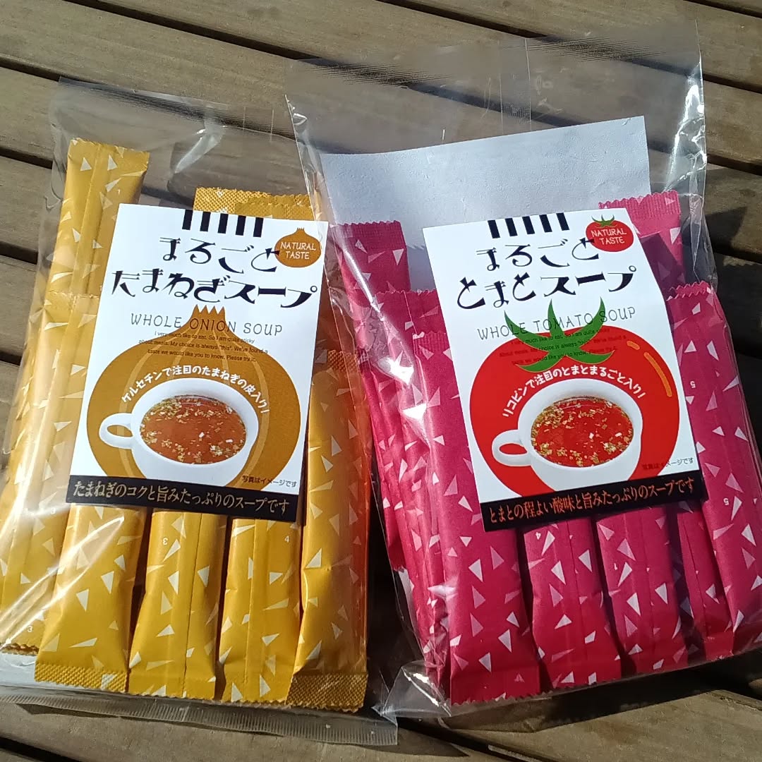 こんにちは
こちらは新商品の「たまねぎスープ」と「トマトスープ」
をご紹介️

粉末タイプですので、スープで飲んでも美味しいですし、
リゾットやポテトフライの上にかけてみるなど、色々とお使いいただけます

お弁当のお供に♬
ご家庭の食卓に♬

是非、お試し下さい️