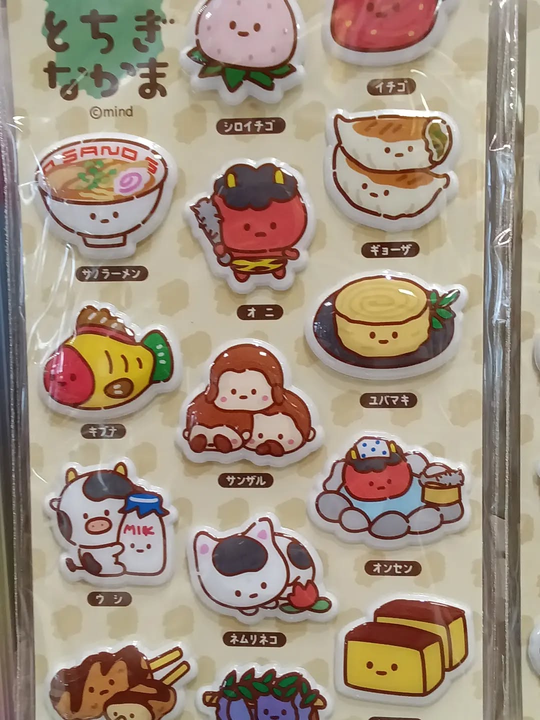 こんにちは♪

またまた新登場いたしました〜！！
今回登場するのは…『栃木のなかまぷっくりシール』♡

栃木と言えば！で定番のいちごの他にも、
佐野で有名な佐野ラーメンやイモフライ🥔など
個性豊かな仲間たちがそろいました

ぜひ、チェックしてみてくださ〜い

※数量限定商品のため、お一人様２枚までです。
※商品の在庫に関するお問い合わせは受け付けておりません。