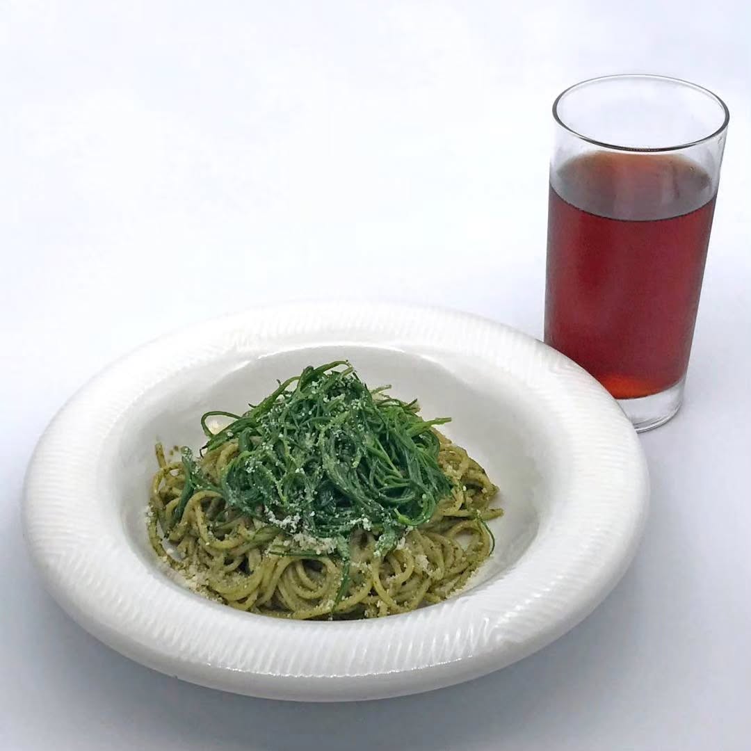 こんばんは
道の駅どまんなかたぬま内にある
道のイタリアン #タヌマンマです。
おすすめパスタ
おかひじきのジェノベーゼのご紹介です(*^^*)
おかひじきとは、シャキシャキとした食感が特徴で
クセがないヒコ科の野草(緑黄色野菜)です
バジルペーストが入った緑色のソースは粉テーズと
絡み合い濃厚でコクがあり、おかひじきの食感が
味のアクセントにも
7月下旬までのおすすめパスタとなります
明日もタヌマンマは
11:00~オープン!
皆様のご来店お待ちしております。
【店舗情報】
︎ 道の駅 どまんなか たぬま
道のイタリアン タヌマンマ
︎ 栃木県佐野市吉水町366-2
︎ 電話番号:0283-61-0078
︎ 営業時間:11:00~16:00
︎ 定休日:水曜日・金曜日
𓂃𓂃𓂃𓂃𓂃𓂃𓂃𓂃𓂃𓂃𓂃𓂃𓂃𓂃𓂃