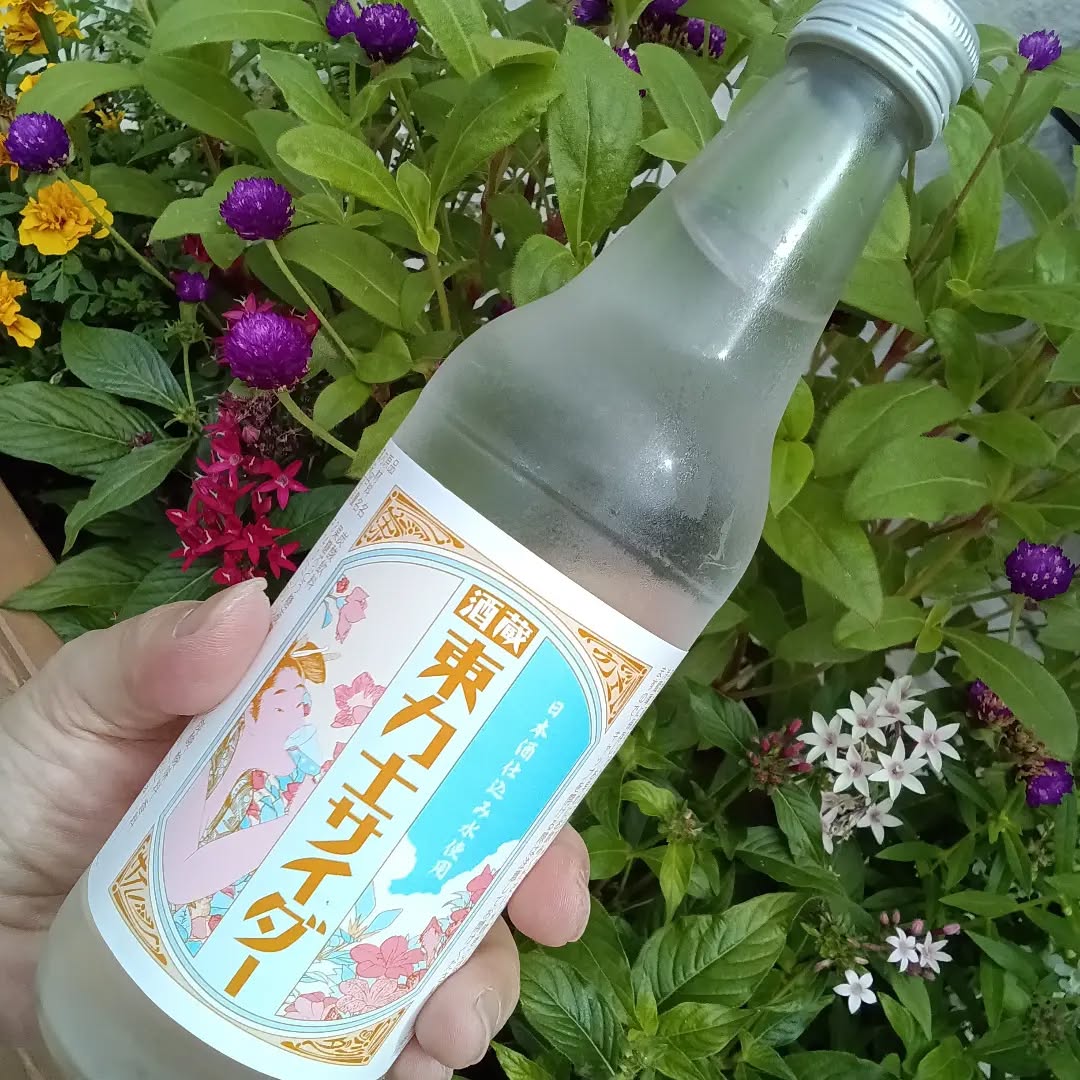 おはようございます

暑い、この季節。。。
サッパリとした、サイダーを飲みたくなりますよね？

本日は、島崎酒造さんがつくった、
「東力士サイダー」をご紹介です。

こちらは、日本酒の仕込み水を使っています。
でも、アルコールは、ゼロなんです️
お子様でも飲めちゃいます

サイダーをあけた瞬間に、お酒の香りがフワッとしますが、飲んでみると、スカッとした炭酸がシュワっと美味しく飲めるサイダーです

ぜひ、お試し下さい
