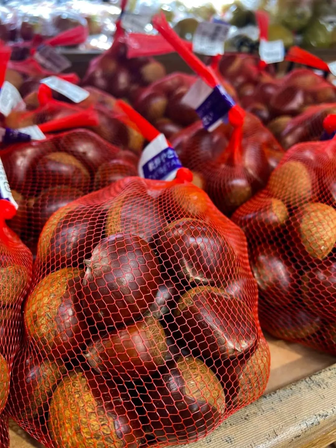 ◯
栗の出荷が始まりました

秋を感じる果物や野菜が
朝採り館に並び始めました

まだまだ暑い日が続きそうですが、
食べ物で秋を感じるのも良いですね！

ぜひ、どまんなかたぬまへお越し下さい