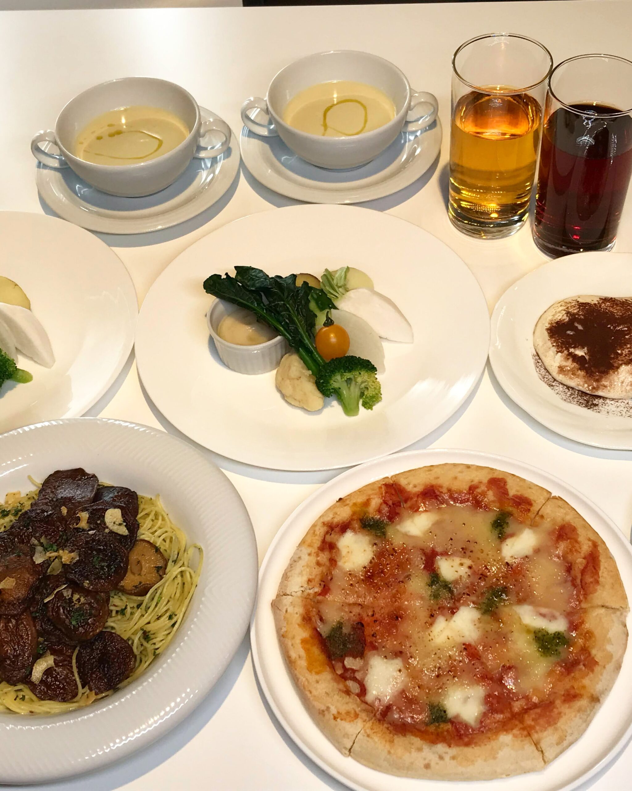 こんにちは️
道のイタリアン 「タヌマンマ」です。
おすすめ〝シェアランチ〝
のご紹介です(*^^*)
☆バーニャカウダ
☆スープ
☆選べるパスタ&ピザ
☆本日のデザート
☆ドリンク
2名様からシェアして頂けるランチメニューです
美味しいイタリアンを食べながら
楽しい時間をお過ごしいただけます
今日もタヌマンマは
11:00~オープンです!
皆様のご来店お待ちしております
※お席のご予約も承っております
お電話10:00~繋がります
𓂃𓂃𓂃𓂃𓂃𓂃𓂃𓂃𓂃𓂃𓂃𓂃𓂃𓂃𓂃
【店舗情報】
︎ 道の駅 どまんなか たぬま
道のイタリアン タヌマンマ
︎ 栃木県佐野市吉水町366-2
︎ 電話番号:0283-61-0078
︎ 営業時間:11:00~16:00
︎ 定休日:水曜日・金曜日
𓂃𓂃𓂃𓂃𓂃𓂃𓂃𓂃𓂃𓂃𓂃𓂃𓂃𓂃𓂃